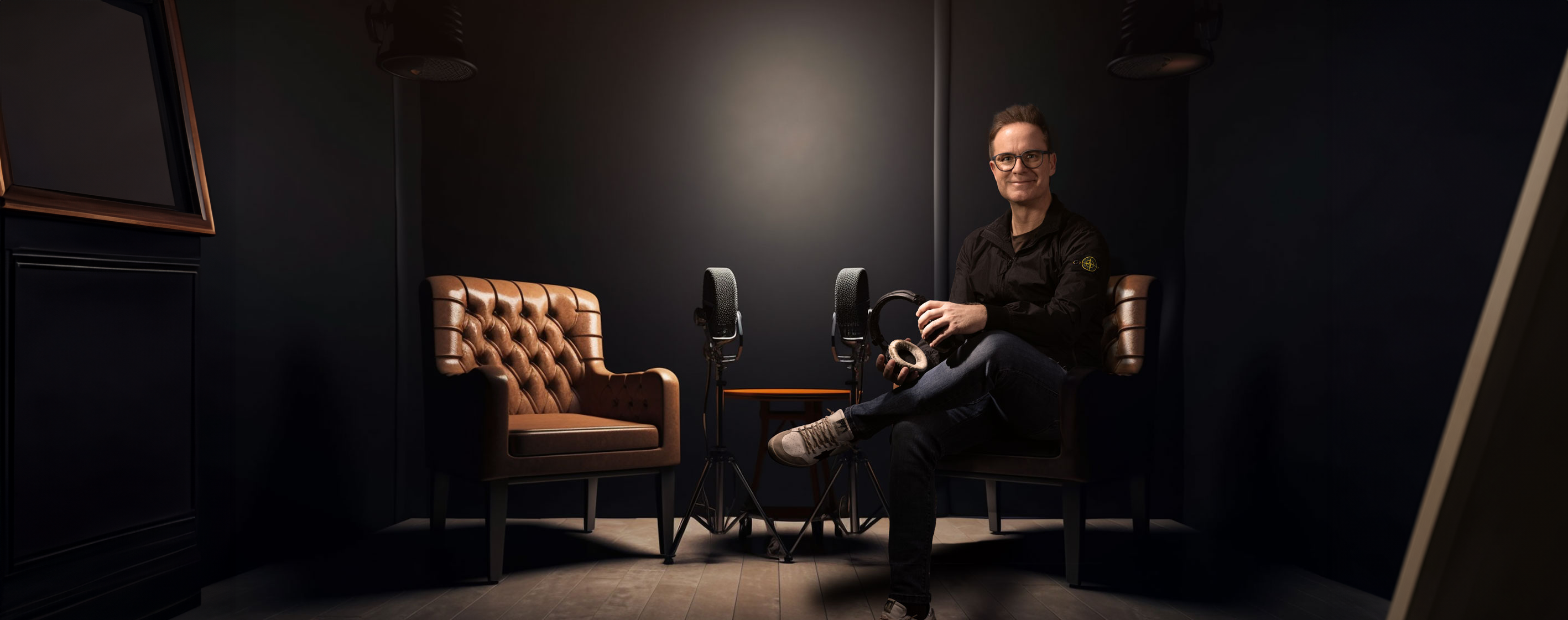 Manuel Horeth nimmt einen Podcast im Studio auf