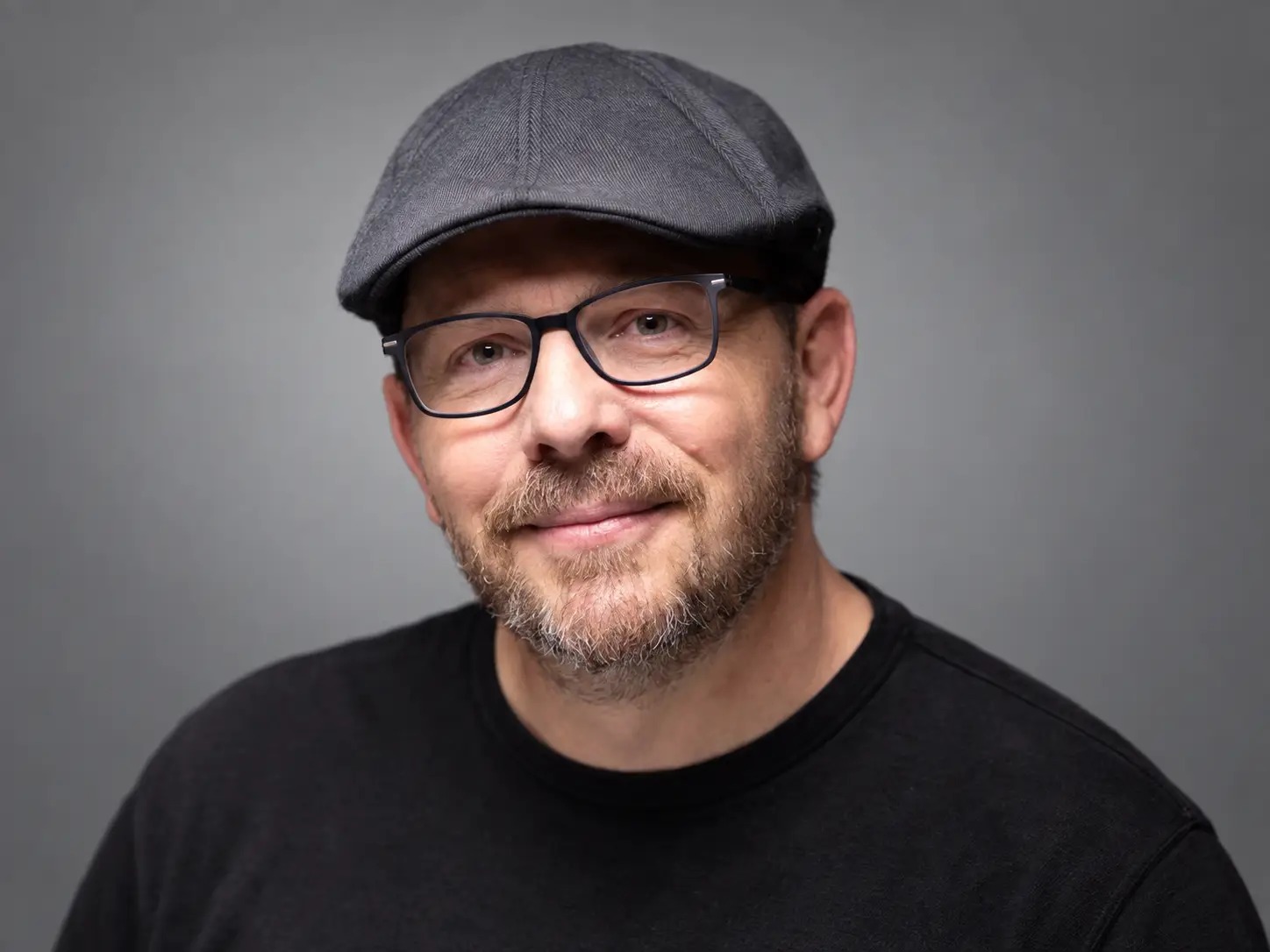 Ing. Heimo Spindler vor grauem Studiohintergrund